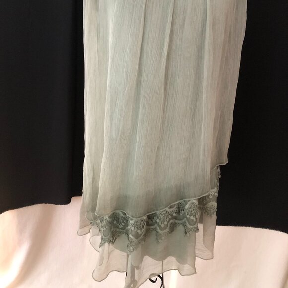 Gorgeous Italian Made Flowy Linen top: Size M/L - Picture 3 of 16